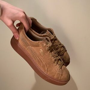 Suede Pumas